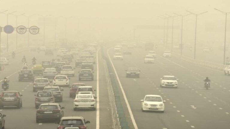 Delhi Weather Today: दिल्ली में धुंध और खराब हवा की मार, कई इलाकों में AQI 250 के पार, जानें अगले 5 दिन का पूर्वानुमान