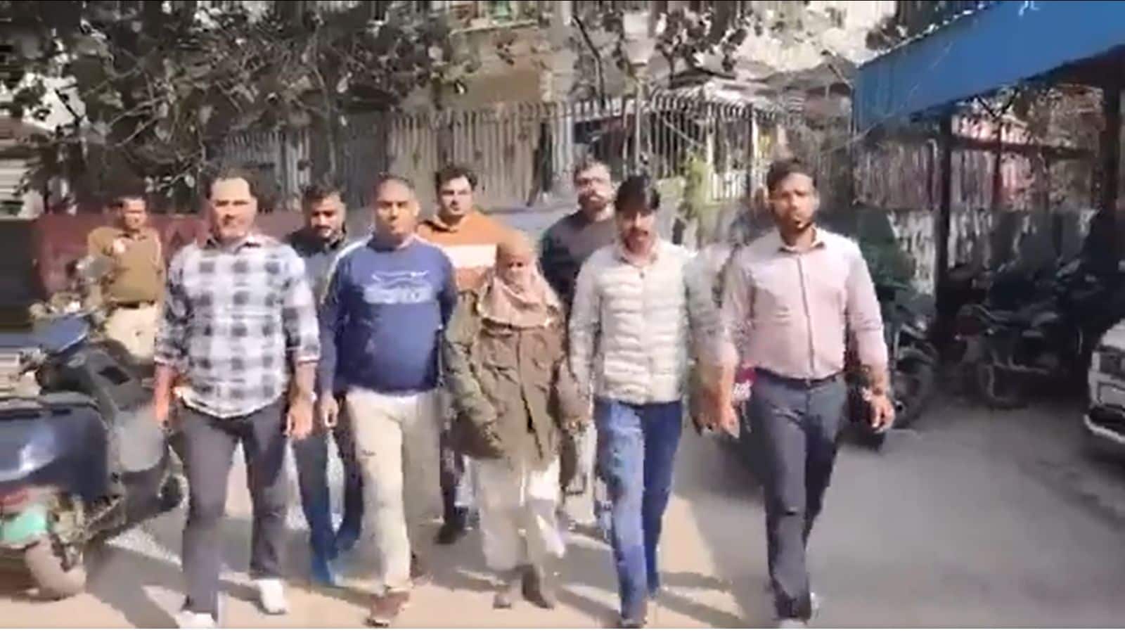 एक तांत्रिक, पैसे डबल करने वादा और जहर के लड्डू! दिल्ली फ्लाईओवर पर हुए ट्रिपल मर्डर का ऐसे हुआ खुलासा