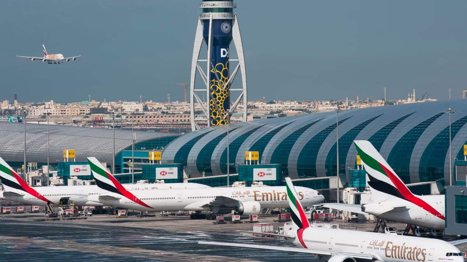 Israel-US Iran War: ईरान के हमलों के वजह से बंद करना पड़ा दुनिया का सबसे बिजी दुबई इंटरनेशनल एयरपोर्ट