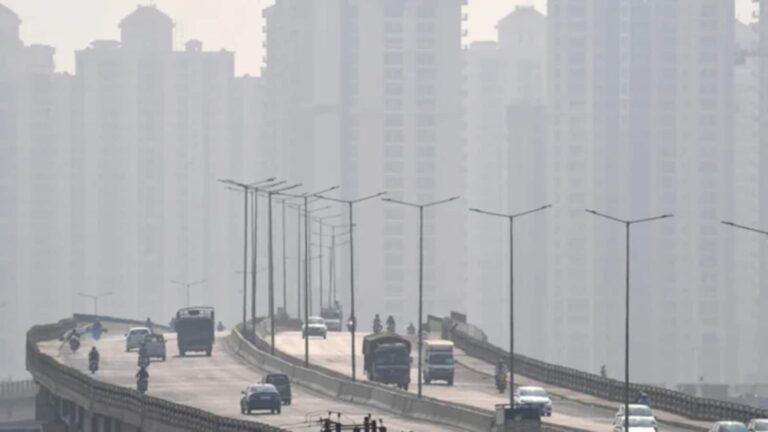 Ghaziabad Suicide Case: ऑनलाइन गेमिंग की लत बनी तीन बहनों की मौत की वजह, परिवार से विवाद के बाद 9वीं मंजिल से कूदकर दी जान