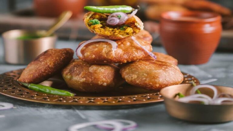 Holi 2026 Tasty Kachori Recipe: इस होली दाल कचौड़ी की ये रेसिपी नहीं बनाई तो पछताएंगी आप, जानें इसकी ये आसान रेसिपी