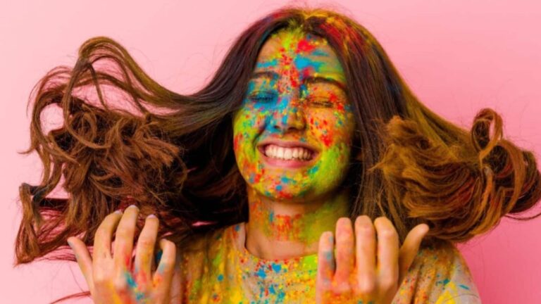 Holi Skin Care Tips: होली के रंग भी नहीं बिगाड़ पाएंगे आपकी खूबसूरती, अपनाएं ये ट्रिक्स