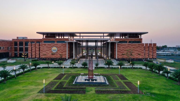 IIM नागपुर के MBA के 300 स्टूडेंट्स ने एग्जाम का किया बॉयकॉट, क्लासमेट्स को बाहर निकालने पर बवाल