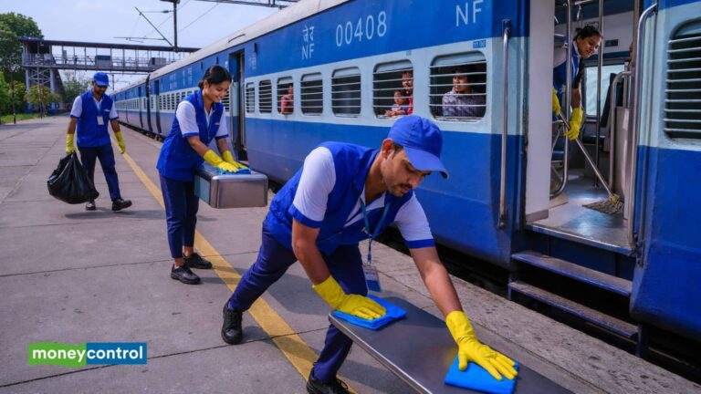 Indian Railway: अब नए तरीके से होगी ट्रेन में सफाई, रेल मंत्री ने किया ऐलान; जानिए डिटेल