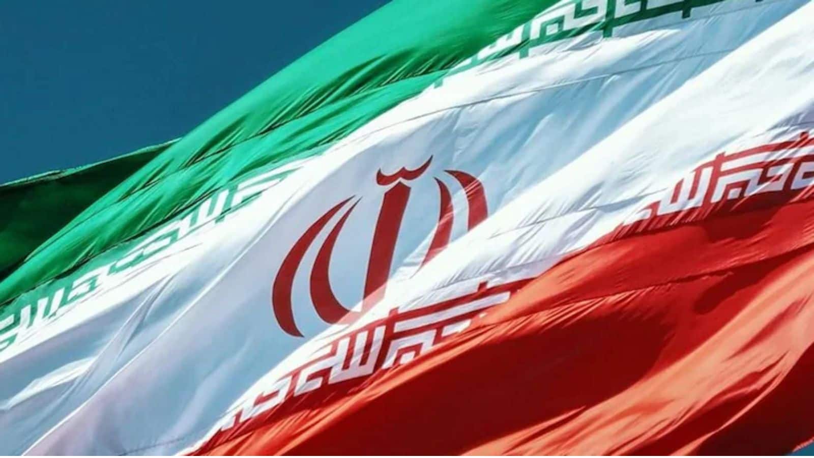 Iran: अमेरिकी हमले की आशंका के बीच ईरान कर रहा 'इमरजेंसी की तैयारी', तेज की तेल की लोडिंग