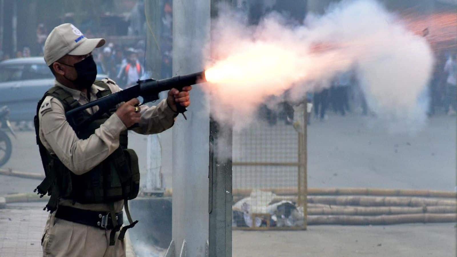 Manipur Violence: मणिपुर में फिर हिंसा! उग्रवादियों ने कई घरों में लगाई आग, फायरिंग और पत्थरबाजी के बाद उखरुल में धारा 144 लागू