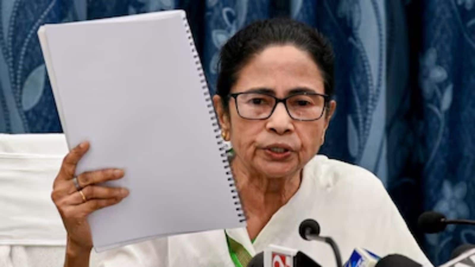 Mamata Banerjee: नई गाइडलाइंस जारी कर रहा EC! वोटर लिस्ट जारी होने से पहले फिर सुप्रीम कोर्ट पहुंचीं ममता बनर्जी; SIR पर उठाए सवाल