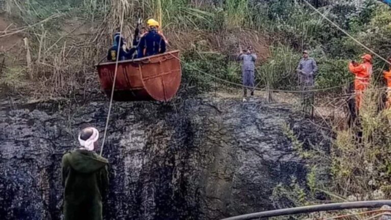 Meghalaya: कोयला खदान में जोरदार धमाका, 16 मजदूरों की मौत, कई अब भी फंसे