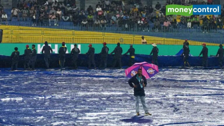 PAK vs NZ: मैच रद्द होने से पाकिस्तान को लगा बड़ा झटका, उलझी सेमीफाइनल की गणित