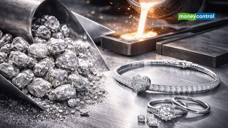 महंगी चांदी से परेशान, अब नए तरीके से गहने बनाएगी दुनिया की सबसे बड़ी ज्वेलरी कंपनी; जानिए डिटेल
