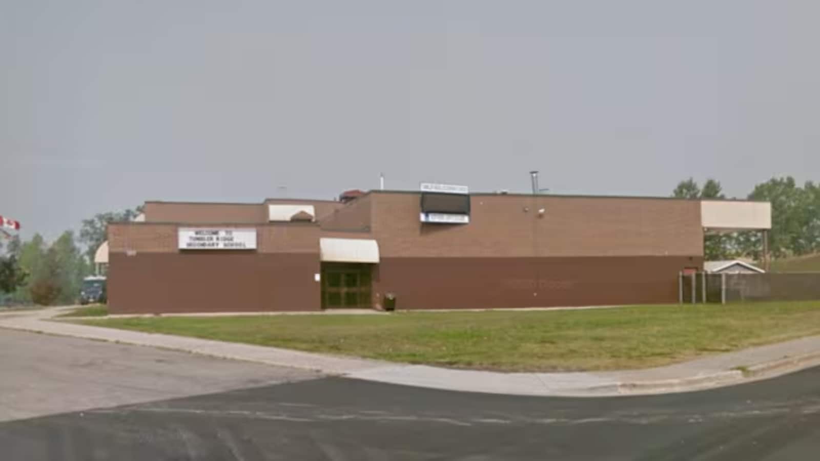 Canada School Shooting: ब्रिटिश कोलंबिया के टम्बलर रिज सेकेंडरी स्कूल में भीषण गोलीबारी, संदिग्ध समेत 10 की मौत, 25 घायल