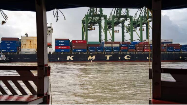 Russian Crude Oil: रूसी तेल खरीद पर सस्पेंस बरकरार, ट्रंप के टैरिफ हटाने के बाद भारत ने 'ऊर्जा सुरक्षा' को बताया सर्वोच्च प्राथमिकता