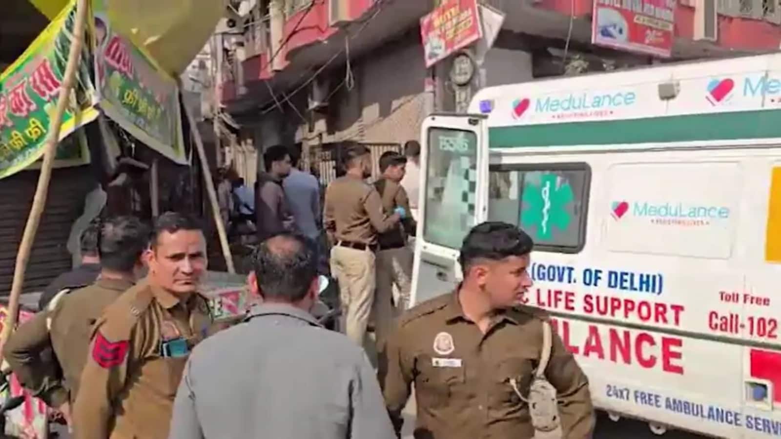 Delhi Murder: समयपुर बादली में मां और तीन बच्चों की गला रेतकर हत्या, पति फरार, जांच में जुटी पुलिस