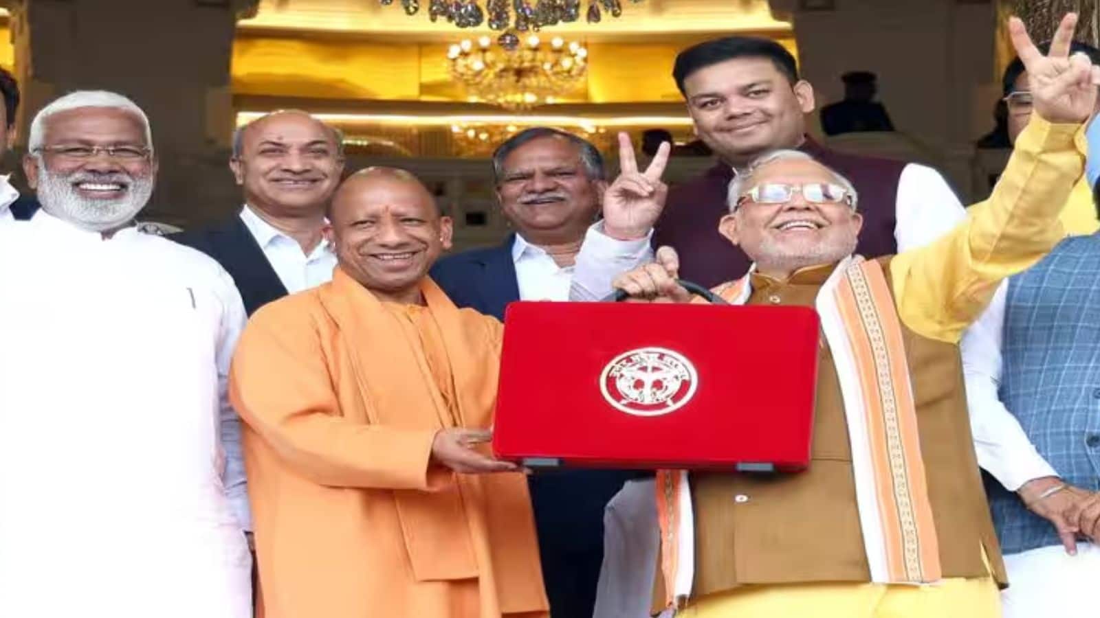 UP Budget 2026: पेश हुआ योगी सरकार का 10वां बजट, जानिए उत्तर प्रदेश के बजट की प्रमुख घोषणाएं