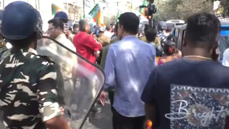 TMC पार्षद को फांसी देने की मांग को लेकर BJP का प्रदर्शन, 81 साल के बुज़ुर्ग की मौत से गरमाई बंगाल की सियासत!