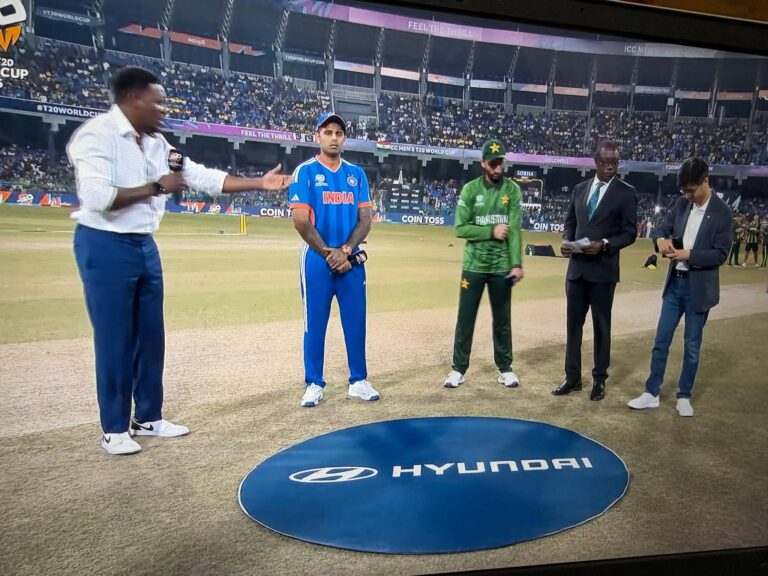 IND vs PAK : सूर्यकुमार यादव ने नहीं मिलाया पाकिस्तान के कप्तान से हाथ, टॉस में दिखा ऐसा नजारा