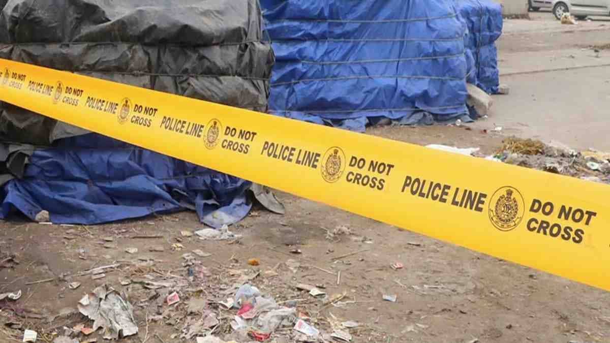 BREAKING: सड़क पर लाशें, हर तरफ खून, मचा कोहराम...मथुरा में यमुना एक्‍सप्रेस पर बड़ा हादसा, बस से उतरे 15 लोगों को कंटेनर ने कुचला, 6 मरे