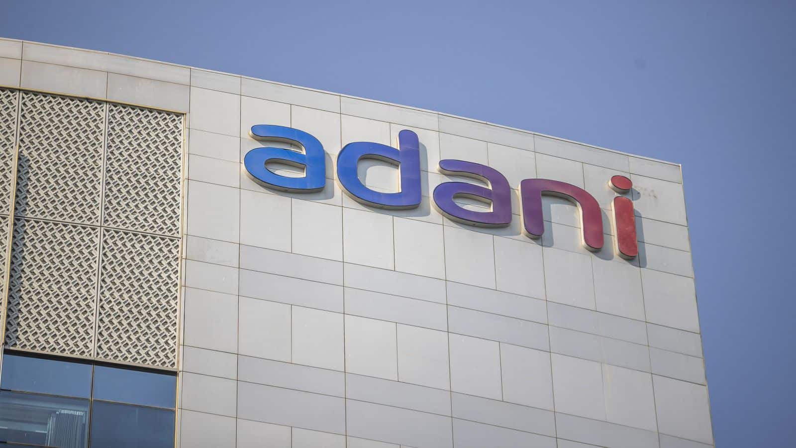 Adani Stocks: अदाणी ग्रुप की इन दो कंपनियों का हो जाएगा मर्जर, जानिए किस अनुपात में मिलेंगे शेयर