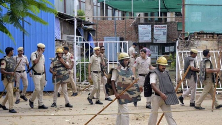 Amroha: अमरोहा में माहौल बिगाड़ने की कोशिश, कांवड़ियों पर किया पथराव; इमरान, शानू और अदनान गिरफ्तार