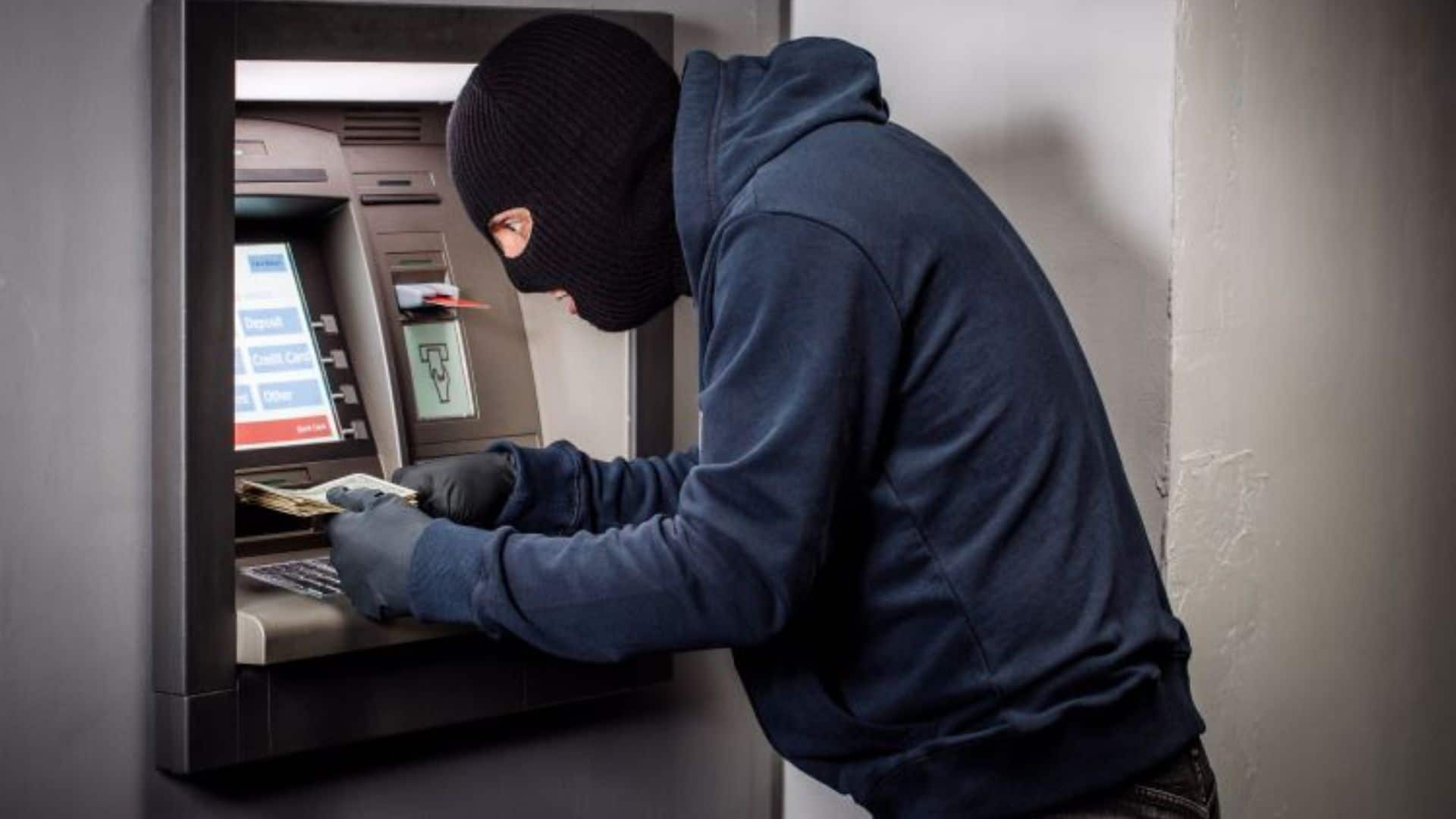 ATM Card Cloning Fraud: साइबर ठगों का नया हथियार, मिनटों में खाली हो सकता है आपका बैंक खाता