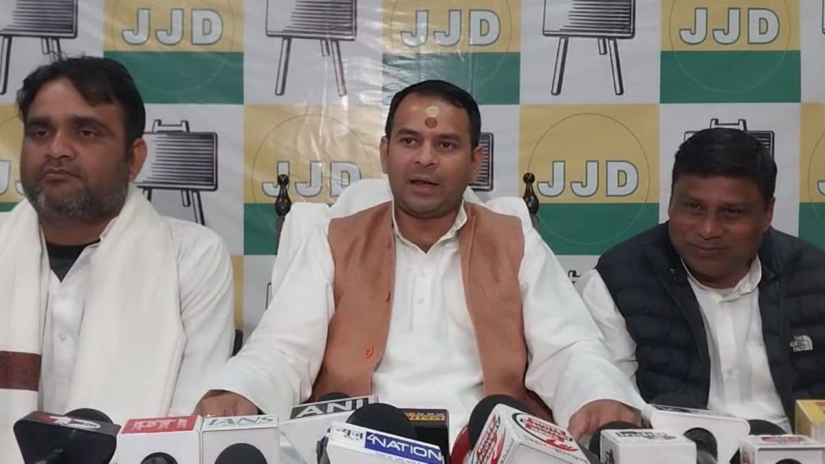 'क्या मैं बंद कमरे में जाकर फांसी लगा लूं...', प्रेस कॉन्फ्रेंस के बीच तेज प्रताप ने ऐसा क्यों कहा? बोले- मुझे डिप्रेशन में धकेला गया