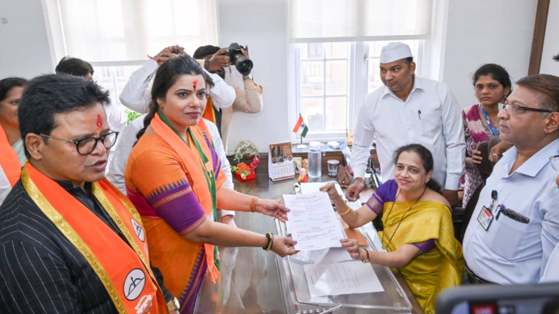 BMC Mayor: रितु तावड़े होंगी मुंबई की अगली मेयर, पहली बार BJP संभालेगी कमान, शिवसेना के संजय शंकर घाड़ी बनेंगे BMC के डिप्टी मेयर