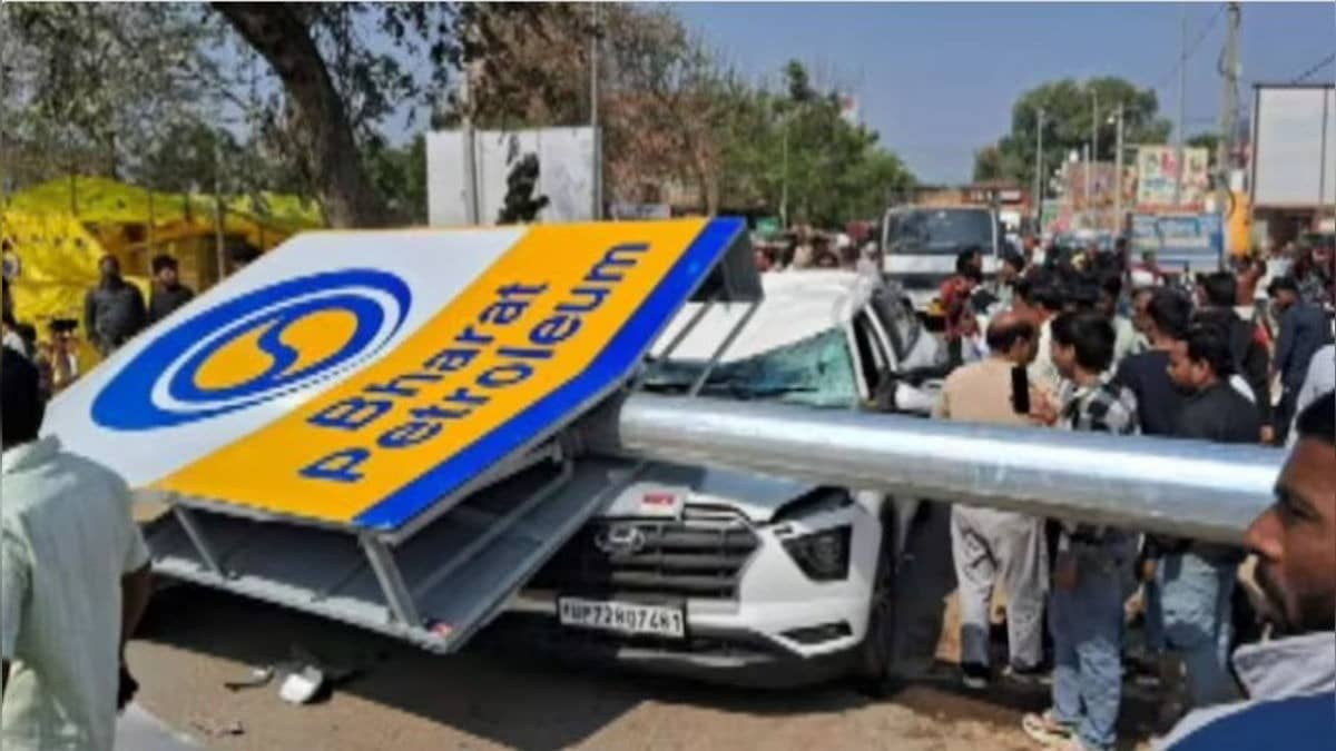 VIDEO: समाजवादी पार्टी के नेता की कार पर गिरा बिजली का भारी पोल, मौके पर ही मौत; CCTV फुटेज आई सामने