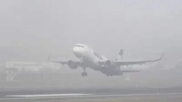 Delhi Fog News: घने कोहरे की चपेट में राजधानी, विजिबिलिटी 50 मीटर से कम, दिल्ली एयरपोर्ट ने जारी की एडवाइजरी
