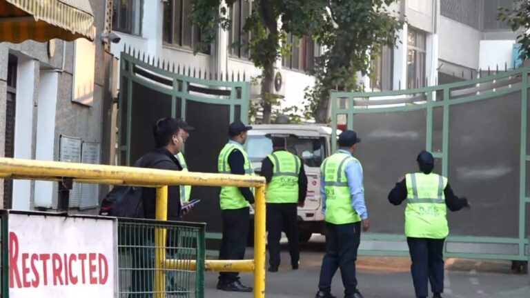 Delhi School Bomb Threat: दिल्ली के दो बड़े स्कूलों को बम से उड़ाने की धमकी, साइबर सेल जांच में जुटी