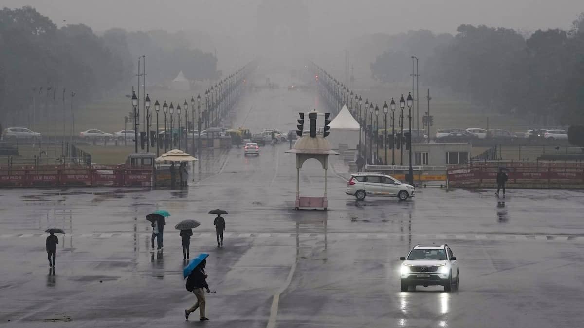 Delhi-NCR Rain: दिल्ली-NCR में सुबह-सुबह झमाझम बारिश, हवाओं ने बढ़ाई ठिठुरन; जानें फरवरी में कैसा रहेगा मौसम