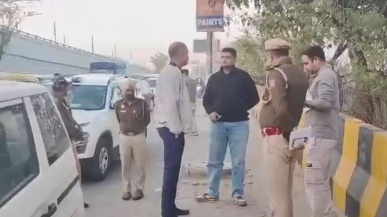 BREAKING: दिल्ली में एक गाड़ी में मिले 3 शव, पीरागढ़ी फ्लाई ओवर पर खड़ी थी कार; इलाके में हड़कंप