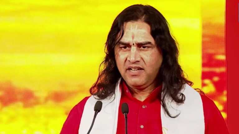 'बेटे ने बाप को मार डाला, सास-दामाद संग भाग गई, ऐसे समाज का निर्माण किसने किया?', रिपब्लिक के सनातन सम्मेलन में बोले देवकीनंदन ठाकुर