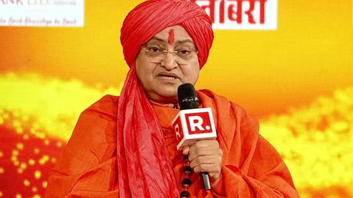 R.Bharat के सनातन सम्मेलन में आध्यात्मिक गुरु उमाकांतनंद सरस्वती जी महाराज ने धर्म और सनातन पर दिया गहन संदेश, कहा- 'दोनों अलग-अलग हैं'