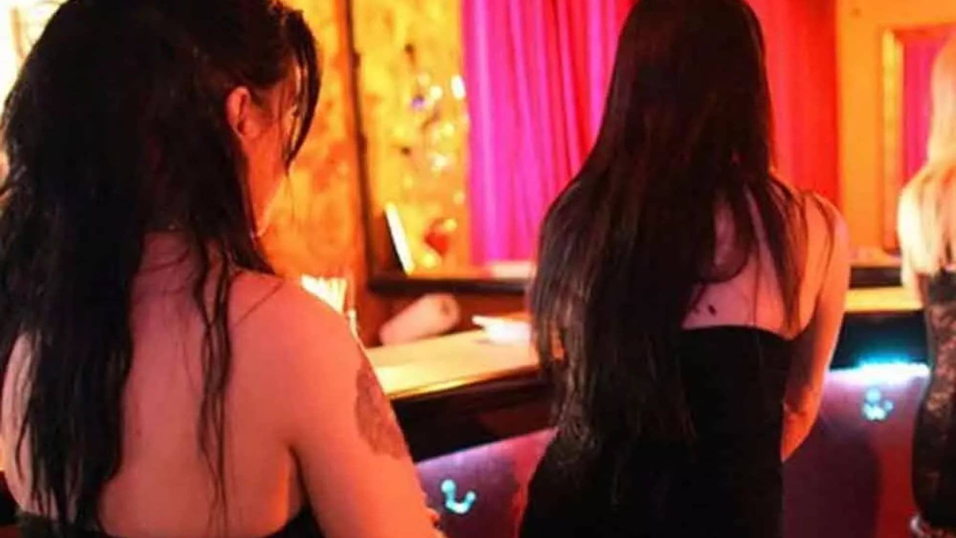 Whatsapp पर होती थी डीलिंग, रेट फिक्‍स होने पर मीटिंग...गाजियाबाद के बड़े होटल में चल रही थी जिस्‍मफरोशी, इस हाल में पकड़ी गईं कॉलगर्ल्स