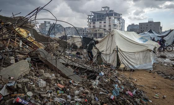 ग़ाज़ा: बमबारी और हवाई हमलों से आम फ़लस्तीनियों पर जोखिम, यूएन की चेतावनी