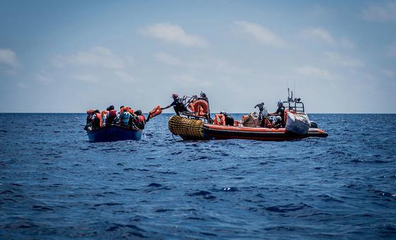 लीबियाई तट के पास नौका पलटने से बड़ी संख्या में प्रवासियों की मौत