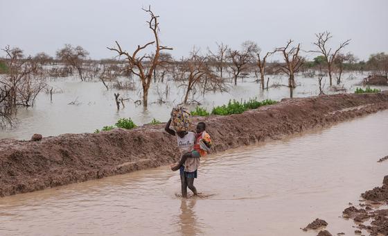 संक्षेप में: मानवतावादी प्रमुख का दक्षिण सूडान दौरा, ग़ाज़ा के शिविरों में आग का जोखिम