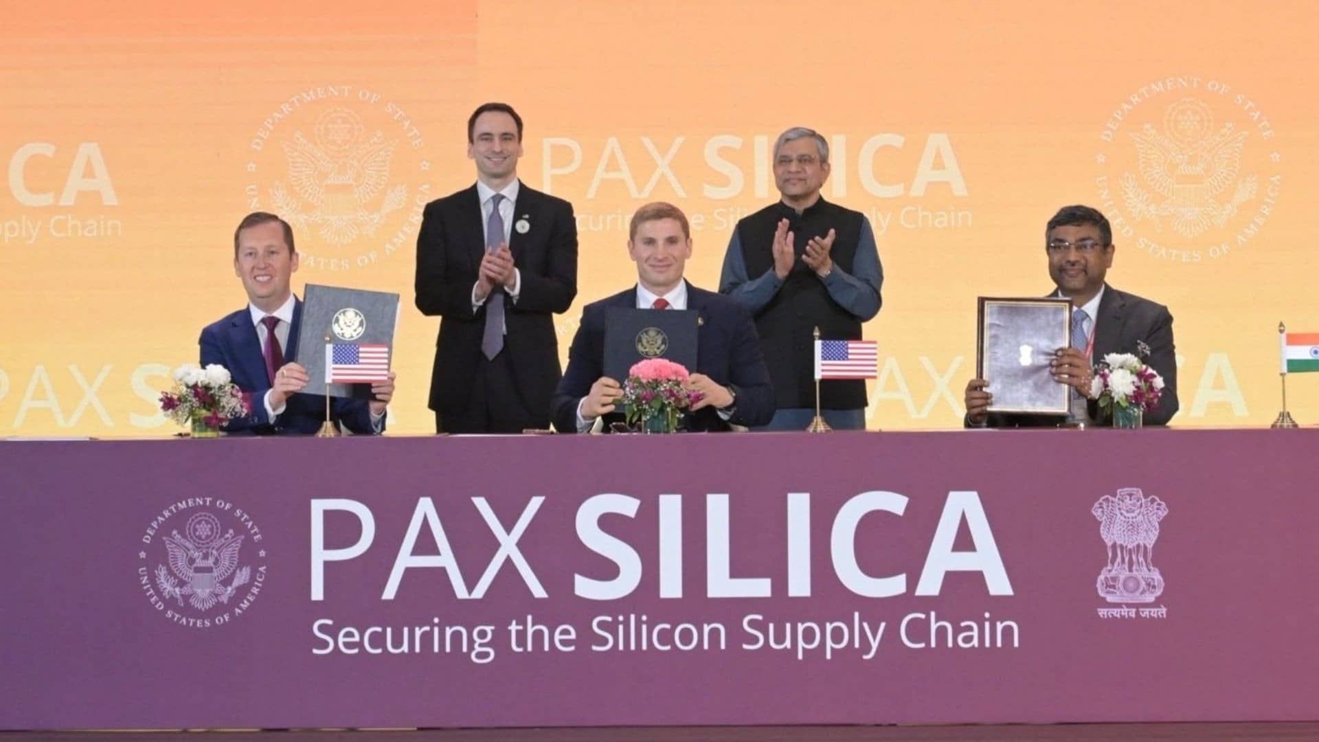 अमेरिका, इजरायल, जापान के बाद अब भारत ने भी ली Pax Silica में एंट्री, फड़फड़ा उठेगा चीन; जानिए क्या है ये गठबंधन, कौन-कौन से देश शामिल?