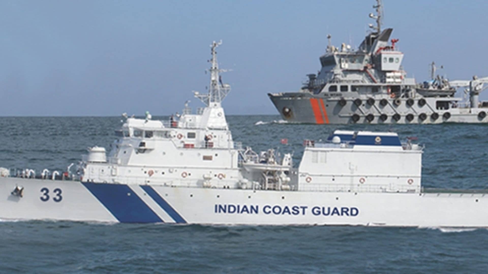 अरब सागर में भागे जा रहे थे 3 बड़े जहाज, इंडियन कोस्‍ट गार्ड ने पकड़ा तो खुल गया बड़ा खेल; पकड़ लिया गया अंतरराष्ट्रीय तस्‍करी रैकेट