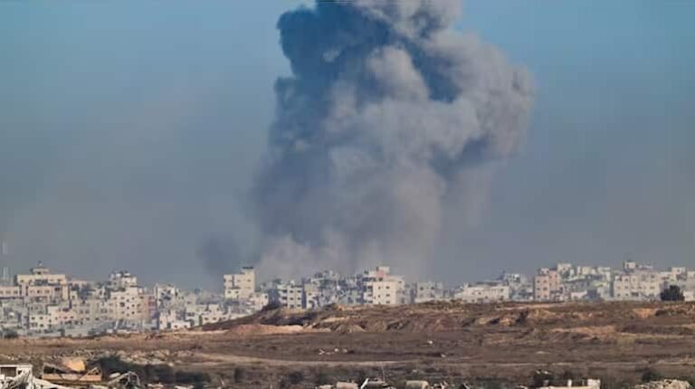 US-Israel Attack Iran: क्रूड की कीमतों में उछाल, स्टॉक मार्केट्स पर 2 मार्च को क्या असर पड़ेगा?