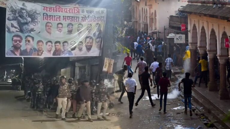 MP: मंदिर-मस्‍जिद आमने सामने, आरती-अजान की आवाज और फिर बवाल...जबलपुर में कैसे भड़का सांप्रदायिक तनाव; भारी पुलिसबल तैनात