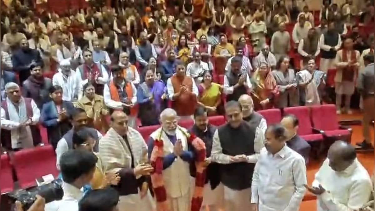 India-US Trade Deal: ट्रेड डील के बाद NDA की बैठक में PM मोदी का भव्य स्वागत, 'वंदे मातरम्' और 'भारत माता की जय' के लगे नारे, VIDEO