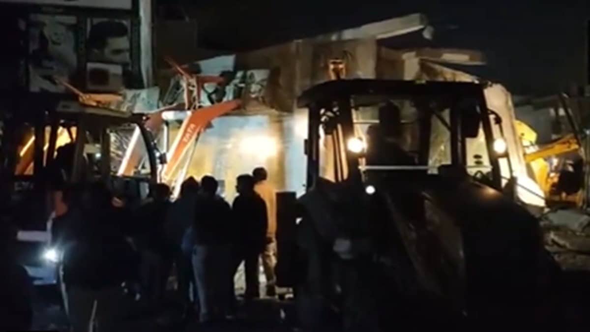 Kota: रेस्टोरेंट में खाना खा रहे थे लोग, तभी भरभराकर गिरी 3 मंजिला इमारत, हादसे में अब तक 2 लोगों की मौत, कई घायल; रेस्क्यू जारी