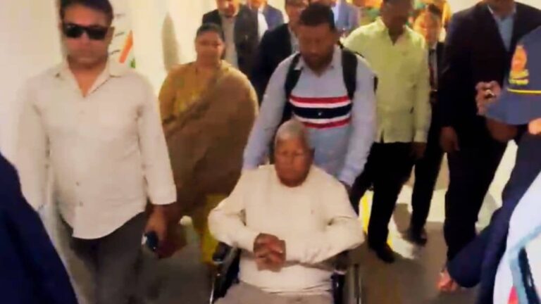 BREAKING: लैंड फॉर जॉब मामले में कोर्ट में पेश हुए लालू यादव, RJD सुप्रीमो का आरोपों को मानने से इनकार