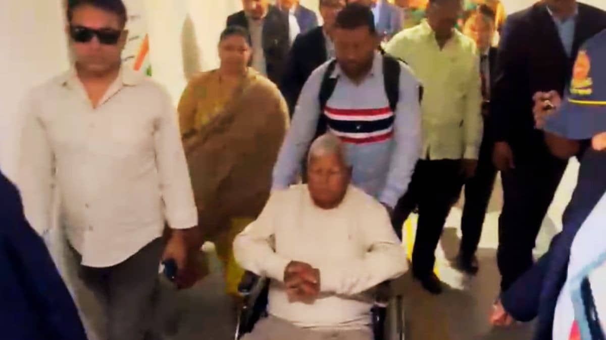 BREAKING: लैंड फॉर जॉब मामले में कोर्ट में पेश हुए लालू यादव, RJD सुप्रीमो का आरोपों को मानने से इनकार