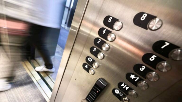 लखनऊ में 7वीं मंजिल से टूटकर सरसराती हुई नीचे गिरी लिफ्ट, अंदर थे LDA उपाध्यक्ष, बाल-बाल बची जान