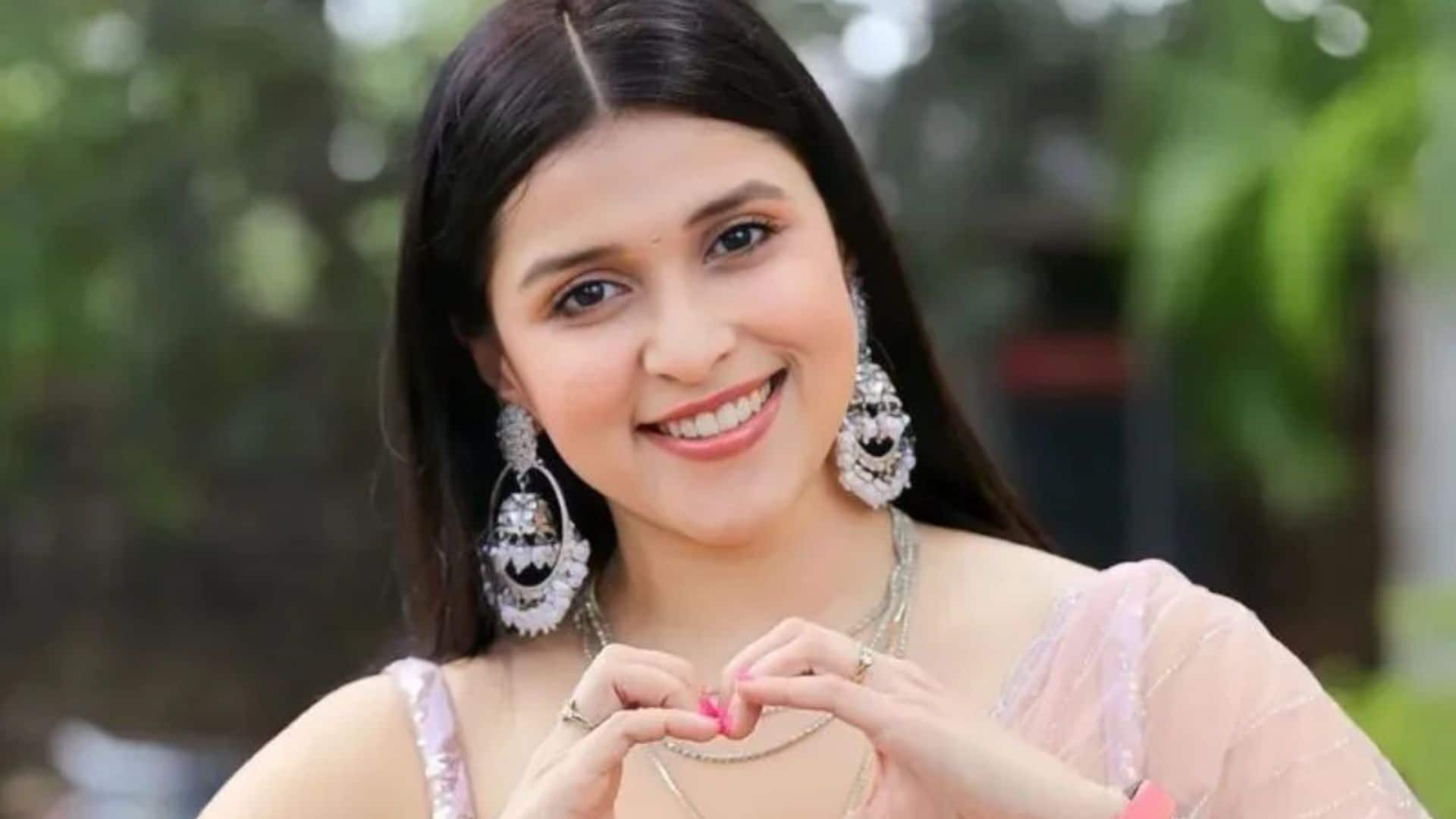 Mannara Chopra: मन्नारा चोपड़ा ने खोला मानसिक स्वास्थ्य का राज, वीडियो शेयर कर दी भावुक अपील
