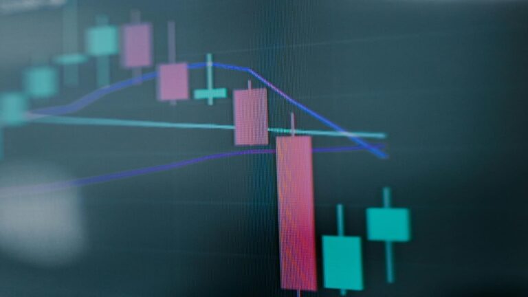 Budget के ऐलानों के बाद Sensex में 2800 अंकों की गिरावट, Nifty 24600 के नीचे, इन सेक्टर्स में सबसे अधिक हाहाकार