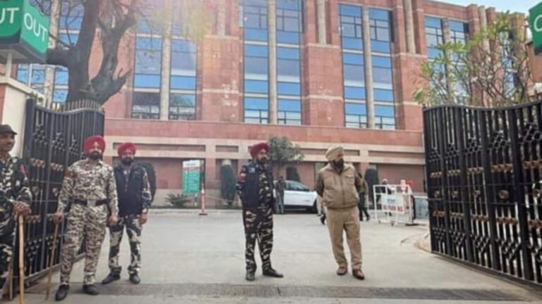 जिस अस्पताल में भर्ती हैं CM भगवंत मान, उसी को मिली बम से उड़ाने की धमकी, कई स्कूल भी निशाने पर