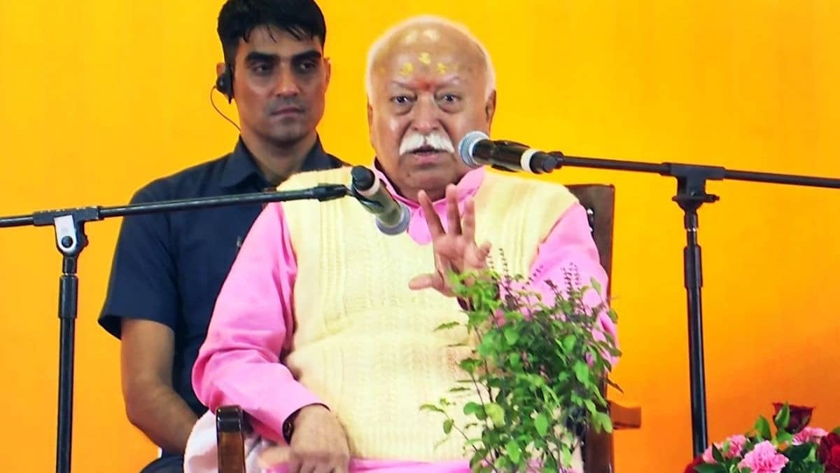 'हिंदुओं के कम से कम तीन बच्चे होने चाहिए...', वैज्ञानिक तर्क देते हुए बोले RSS प्रमुख मोहन भागवत, घुसपैठियों पर भी दिया बड़ा बयान
